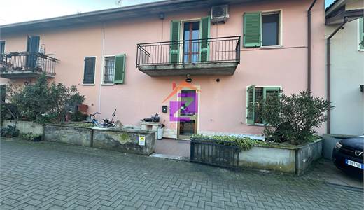 Casa indipendente con corte esclusiva