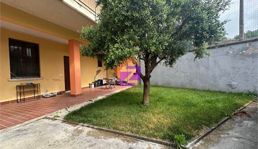 Appartamento bilocale con piccolo giardino e posto auto