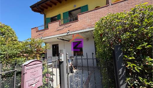 Villetta a schiera trilocale con giardino esclusivo e autorimessa doppia